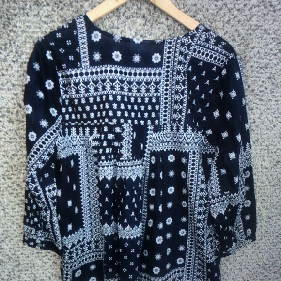 Black & White Patterned Women's Top - Casual Square Neck - Picture 8 of 8